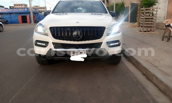 Ra Àlòkù Mercedes-Benz ML–Class funfun Ọkọ̀ in Abomey Calavi ni Benin Ra Àlòkù Mercedes-Benz ML–Class funfun Ọkọ̀ in Abomey Calavi ni Benin
