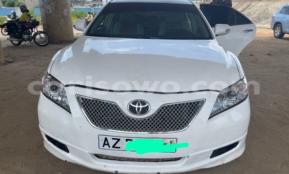 Sayi Na hannu Toyota Camry White Mota in Cotonou a Benin