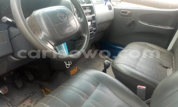 Ra Àlòkù Toyota Hiace Blue Ọkọ̀ in Cotonou ni Benin Ra Àlòkù Toyota Hiace Blue Ọkọ̀ in Cotonou ni Benin