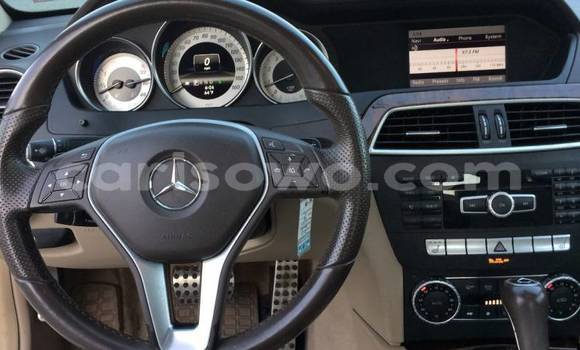 Acheter Import Voiture Mercedes-Benz 250 Blanc à Cotonou, Benin Acheter Import Voiture Mercedes-Benz 250 Blanc à Cotonou, Benin