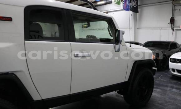 Acheter Import Voiture Toyota FJ Cruiser Blanc à Ketou, Plateau Acheter Import Voiture Toyota FJ Cruiser Blanc à Ketou, Plateau