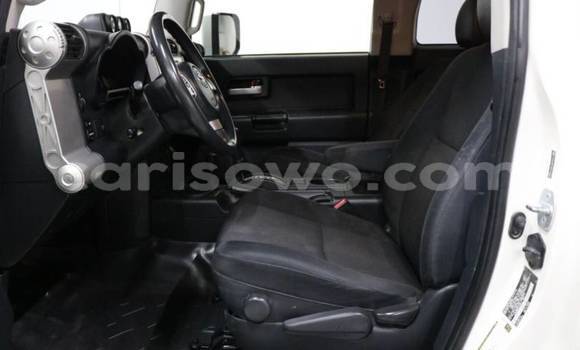 Acheter Import Voiture Toyota FJ Cruiser Blanc à Ketou, Plateau Acheter Import Voiture Toyota FJ Cruiser Blanc à Ketou, Plateau