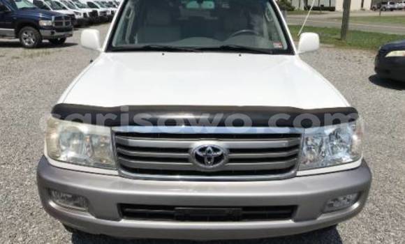 Acheter Import Voiture Toyota Land Cruiser Blanc à Cotonou, Benin Acheter Import Voiture Toyota Land Cruiser Blanc à Cotonou, Benin