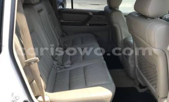Acheter Import Voiture Toyota Land Cruiser Blanc à Cotonou, Benin Acheter Import Voiture Toyota Land Cruiser Blanc à Cotonou, Benin