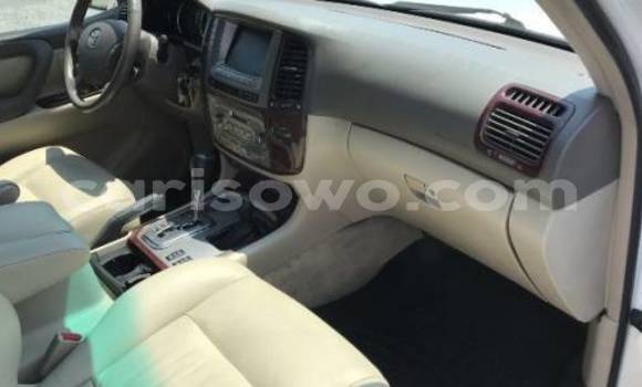Acheter Import Voiture Toyota Land Cruiser Blanc à Cotonou, Benin Acheter Import Voiture Toyota Land Cruiser Blanc à Cotonou, Benin