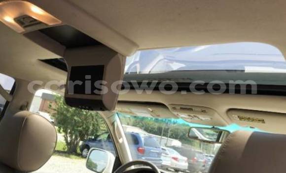 Acheter Import Voiture Toyota Land Cruiser Blanc à Cotonou, Benin Acheter Import Voiture Toyota Land Cruiser Blanc à Cotonou, Benin