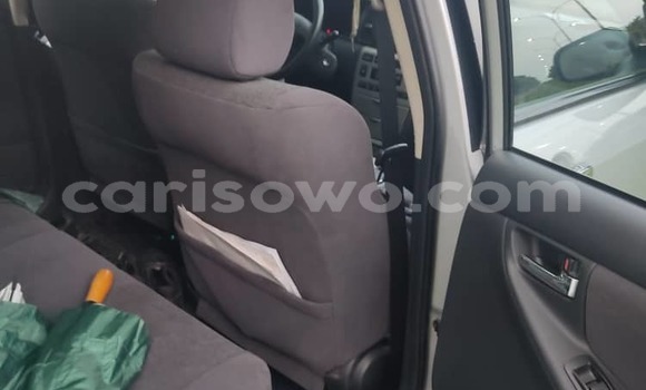 Sayi Na hannu Toyota Corolla Azurfa Mota in Abomey Calavi a Benin Sayi Na hannu Toyota Corolla Azurfa Mota in Abomey Calavi a Benin