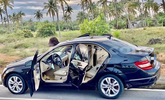 Ra Àlòkù Mercedes-Benz C–Class Black Ọkọ̀ in Abomey Calavi ni Benin Ra Àlòkù Mercedes-Benz C–Class Black Ọkọ̀ in Abomey Calavi ni Benin
