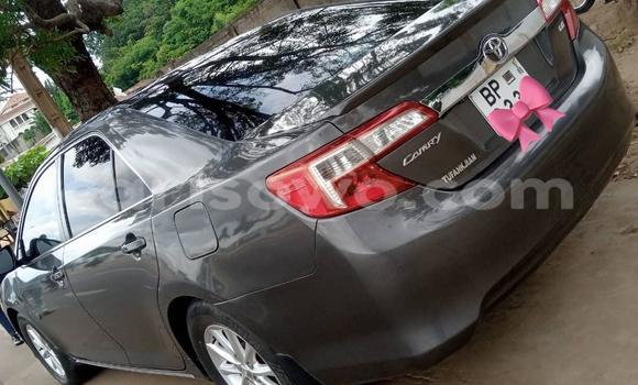 Sayi Na hannu Toyota Camry Azurfa Mota in Abomey Calavi a Benin Sayi Na hannu Toyota Camry Azurfa Mota in Abomey Calavi a Benin