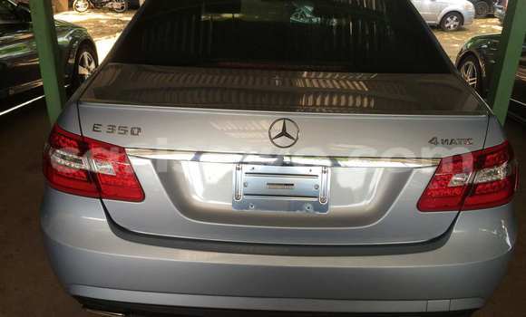 Acheter Occasion Voiture Mercedes-Benz E–Class Gris à Porto Novo, Benin Acheter Occasion Voiture Mercedes-Benz E–Class Gris à Porto Novo, Benin
