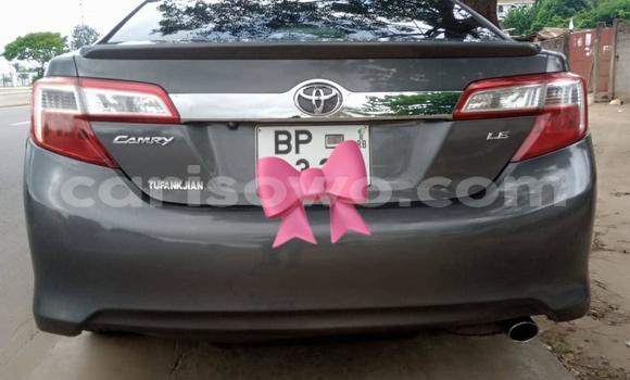 Sayi Na hannu Toyota Camry Azurfa Mota in Abomey Calavi a Benin Sayi Na hannu Toyota Camry Azurfa Mota in Abomey Calavi a Benin
