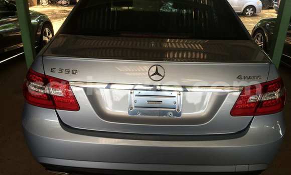 Acheter Occasion Voiture Mercedes-Benz E–Class Gris à Porto Novo, Benin Acheter Occasion Voiture Mercedes-Benz E–Class Gris à Porto Novo, Benin