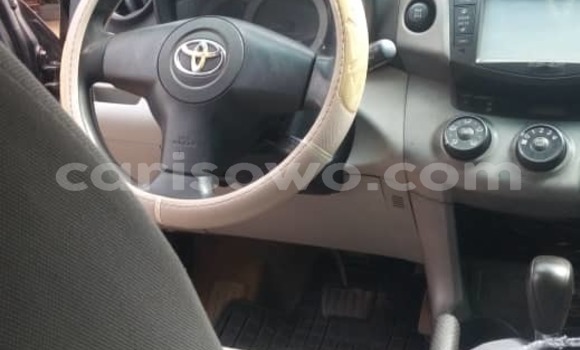Ra Àlòkù Toyota RAV4 Silver Ọkọ̀ in Abomey Calavi ni Benin Ra Àlòkù Toyota RAV4 Silver Ọkọ̀ in Abomey Calavi ni Benin