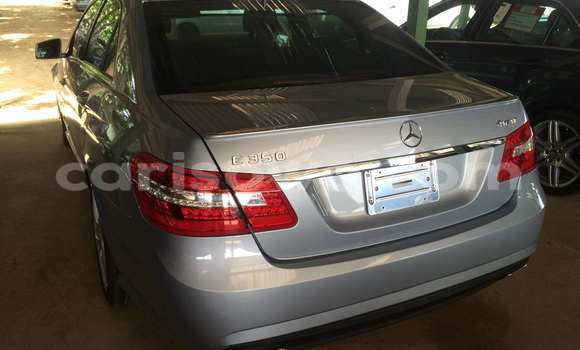 Acheter Occasion Voiture Mercedes-Benz E–Class Gris à Porto Novo, Benin Acheter Occasion Voiture Mercedes-Benz E–Class Gris à Porto Novo, Benin