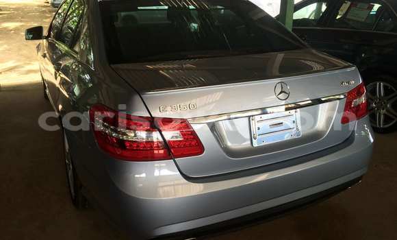 Acheter Occasion Voiture Mercedes-Benz E–Class Gris à Porto Novo, Benin Acheter Occasion Voiture Mercedes-Benz E–Class Gris à Porto Novo, Benin