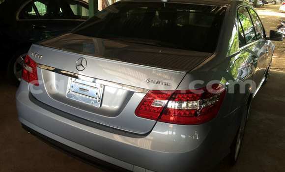 Acheter Occasion Voiture Mercedes-Benz E–Class Gris à Porto Novo, Benin Acheter Occasion Voiture Mercedes-Benz E–Class Gris à Porto Novo, Benin