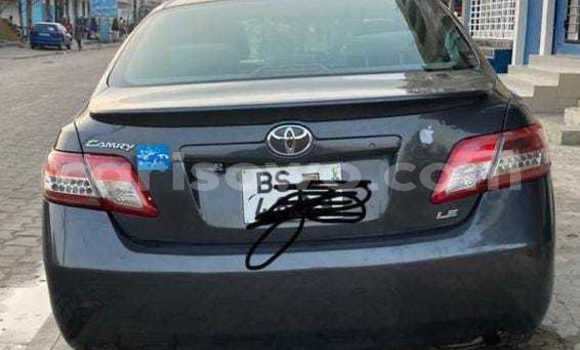Ra Àlòkù Toyota Camry Silver Ọkọ̀ in Abomey Calavi ni Benin
