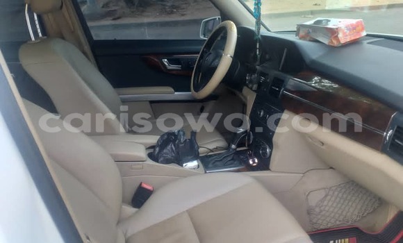 Ra Àlòkù Mercedes-Benz GLK–Class funfun Ọkọ̀ in Cotonou ni Benin Ra Àlòkù Mercedes-Benz GLK–Class funfun Ọkọ̀ in Cotonou ni Benin
