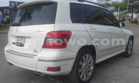 Ra Àlòkù Mercedes-Benz GLK–Class funfun Ọkọ̀ in Cotonou ni Benin Ra Àlòkù Mercedes-Benz GLK–Class funfun Ọkọ̀ in Cotonou ni Benin