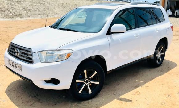 Ra Àlòkù Toyota Highlander funfun Ọkọ̀ in Cotonou ni Benin