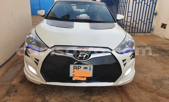 Acheter Occasion Voiture Hyundai Veloster Blanc à Porto Novo, Benin Acheter Occasion Voiture Hyundai Veloster Blanc à Porto Novo, Benin