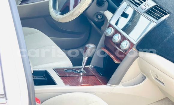 Ra Àlòkù Toyota Camry funfun Ọkọ̀ in Abomey Calavi ni Benin Ra Àlòkù Toyota Camry funfun Ọkọ̀ in Abomey Calavi ni Benin