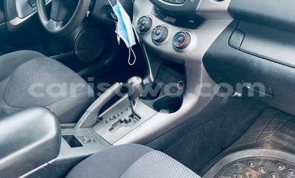 Ra Àlòkù Toyota RAV4 Silver Ọkọ̀ in Cotonou ni Benin Ra Àlòkù Toyota RAV4 Silver Ọkọ̀ in Cotonou ni Benin