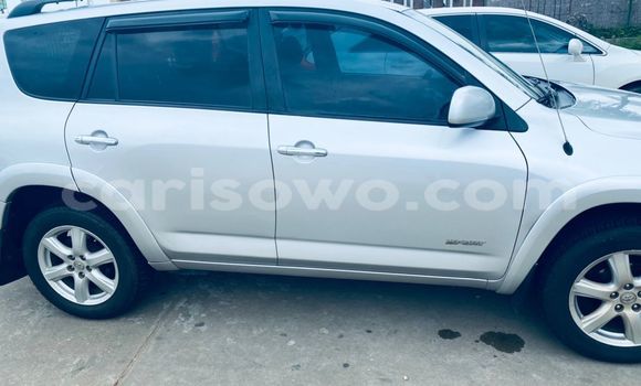 Ra Àlòkù Toyota RAV4 Silver Ọkọ̀ in Cotonou ni Benin Ra Àlòkù Toyota RAV4 Silver Ọkọ̀ in Cotonou ni Benin