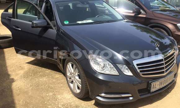 Acheter Occasion Voiture Mercedes-Benz E–Class Bleu à Porto Novo, Benin Acheter Occasion Voiture Mercedes-Benz E–Class Bleu à Porto Novo, Benin