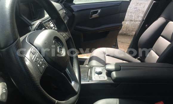 Acheter Occasion Voiture Mercedes-Benz E–Class Bleu à Porto Novo, Benin Acheter Occasion Voiture Mercedes-Benz E–Class Bleu à Porto Novo, Benin