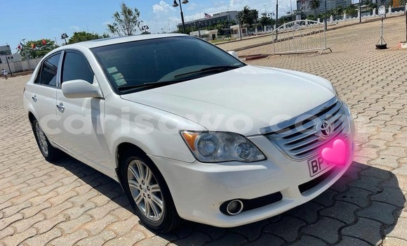 Ra Àlòkù Toyota Avalon funfun Ọkọ̀ in Cotonou ni Benin