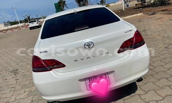 Ra Àlòkù Toyota Avalon funfun Ọkọ̀ in Cotonou ni Benin Ra Àlòkù Toyota Avalon funfun Ọkọ̀ in Cotonou ni Benin