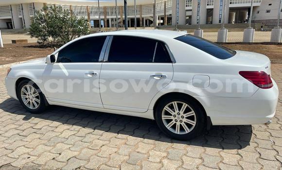 Ra Àlòkù Toyota Avalon funfun Ọkọ̀ in Cotonou ni Benin Ra Àlòkù Toyota Avalon funfun Ọkọ̀ in Cotonou ni Benin
