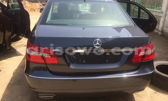 Acheter Occasion Voiture Mercedes-Benz E–Class Bleu à Porto Novo, Benin Acheter Occasion Voiture Mercedes-Benz E–Class Bleu à Porto Novo, Benin