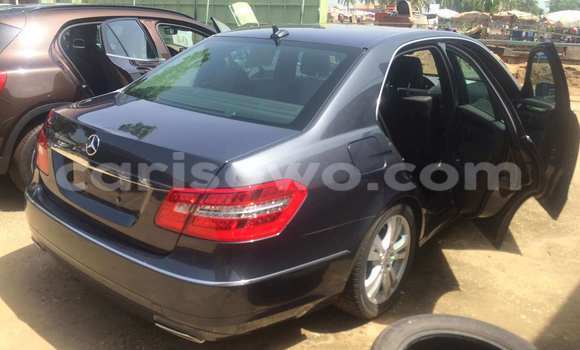 Acheter Occasion Voiture Mercedes-Benz E–Class Bleu à Porto Novo, Benin Acheter Occasion Voiture Mercedes-Benz E–Class Bleu à Porto Novo, Benin