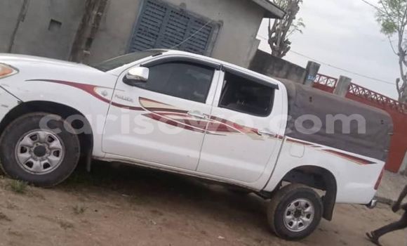 Buy Used Toyota Hilux White Car in Cotonou in Benign