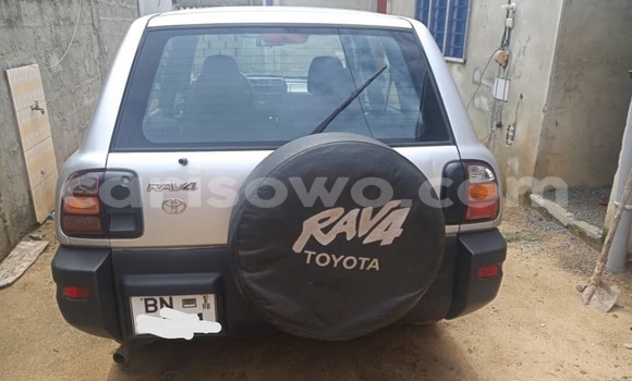 Sayi Na hannu Toyota RAV4 Azurfa Mota in Cotonou a Benin Sayi Na hannu Toyota RAV4 Azurfa Mota in Cotonou a Benin