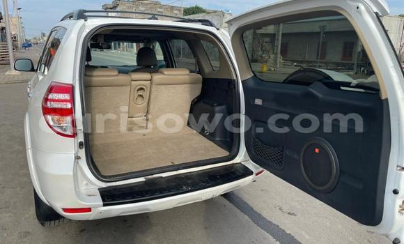 Sayi Na hannu Toyota RAV4 White Mota in Cotonou a Benin Sayi Na hannu Toyota RAV4 White Mota in Cotonou a Benin