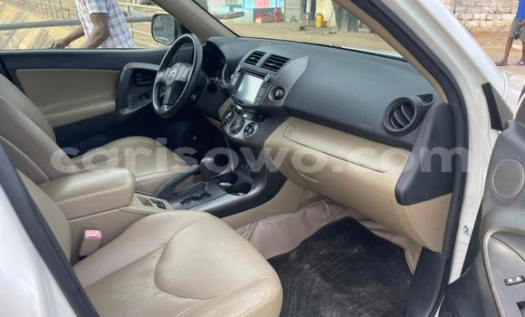 Sayi Na hannu Toyota RAV4 White Mota in Cotonou a Benin Sayi Na hannu Toyota RAV4 White Mota in Cotonou a Benin