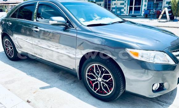 Sayi Na hannu Toyota Camry Azurfa Mota in Cotonou a Benin