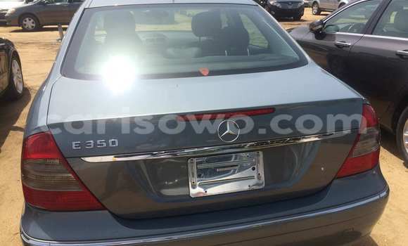Ra Àlòkù Mercedes-Benz E–Class Silver Ọkọ̀ in Porto Novo ni Benin Ra Àlòkù Mercedes-Benz E–Class Silver Ọkọ̀ in Porto Novo ni Benin