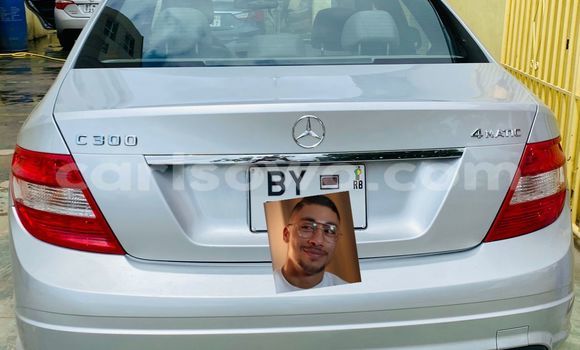 Ra Àlòkù Mercedes-Benz C–Class funfun Ọkọ̀ in Cotonou ni Benin