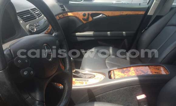 Ra Àlòkù Mercedes-Benz E–Class Silver Ọkọ̀ in Porto Novo ni Benin Ra Àlòkù Mercedes-Benz E–Class Silver Ọkọ̀ in Porto Novo ni Benin