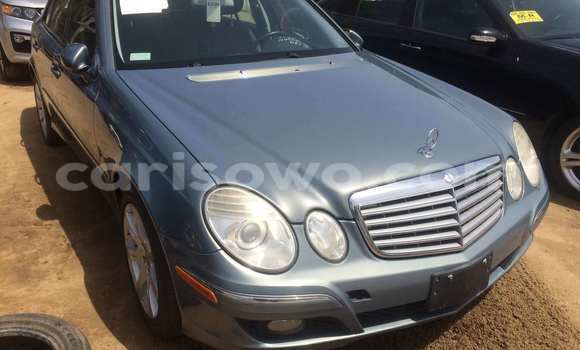 Ra Àlòkù Mercedes-Benz E–Class Silver Ọkọ̀ in Porto Novo ni Benin Ra Àlòkù Mercedes-Benz E–Class Silver Ọkọ̀ in Porto Novo ni Benin