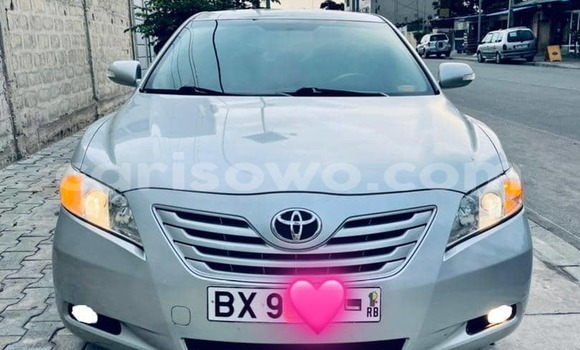 Ra Tuntun Toyota Camry Silver Ọkọ̀ in Cotonou ni Benin Ra Tuntun Toyota Camry Silver Ọkọ̀ in Cotonou ni Benin