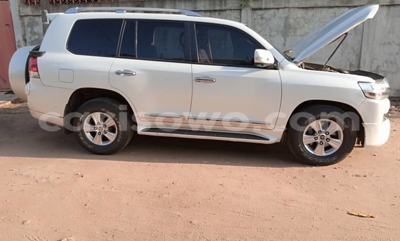 Ra Àlòkù Toyota Land Cruiser funfun Ọkọ̀ in Cotonou ni Benin Ra Àlòkù Toyota Land Cruiser funfun Ọkọ̀ in Cotonou ni Benin