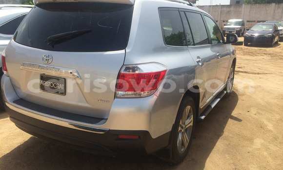 Acheter Occasion Voiture Toyota Highlander Gris à Porto Novo, Benin Acheter Occasion Voiture Toyota Highlander Gris à Porto Novo, Benin