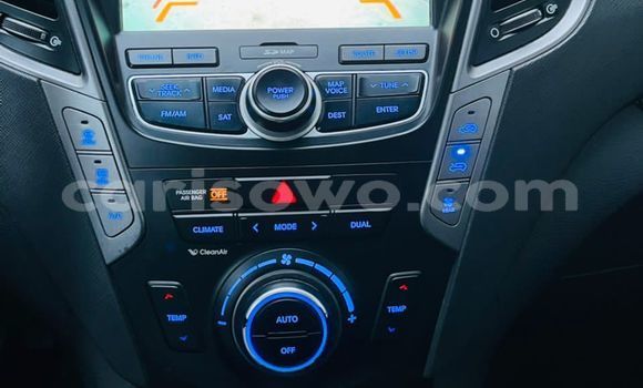 Acheter Occasion Voiture Hyundai Santa Fe Gris à Cotonou, Benin Acheter Occasion Voiture Hyundai Santa Fe Gris à Cotonou, Benin