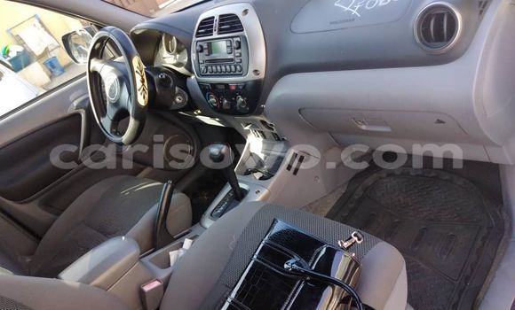 Sayi Na hannu Toyota RAV4 Blue Mota in Cotonou a Benin Sayi Na hannu Toyota RAV4 Blue Mota in Cotonou a Benin