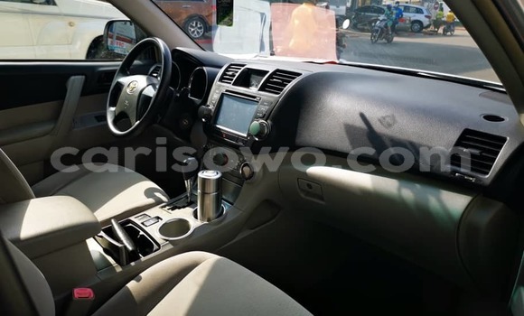 Sayi Na hannu Toyota Highlander Azurfa Mota in Cotonou a Benin Sayi Na hannu Toyota Highlander Azurfa Mota in Cotonou a Benin